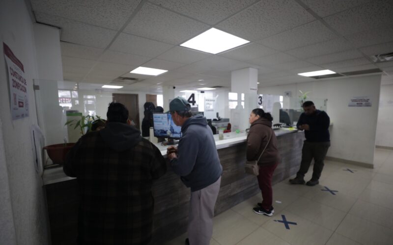 Cientos aprovechan últimos días del 15% de descuento en el pago del Predial