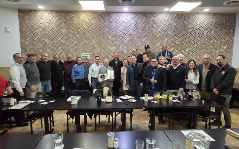 Reconocen a Francisco Yepo Yong por más de 65 años de trayectoria en la gastronomía juarense