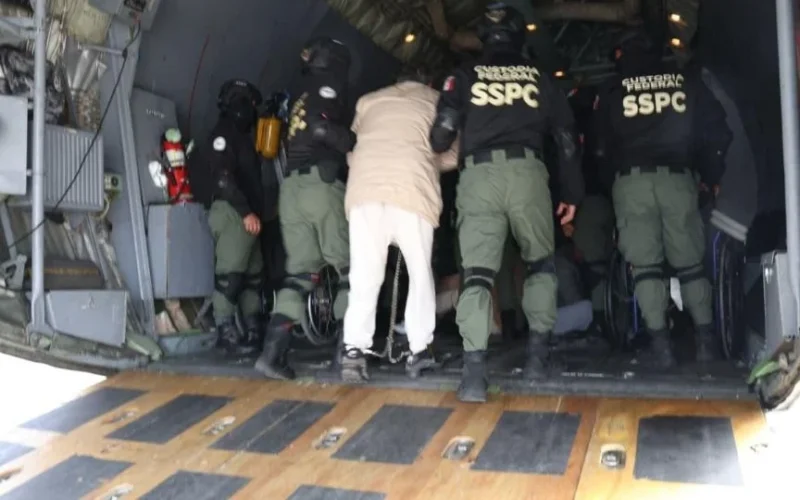 México envía a 37 criminales a Estados Unidos; entre ellos va la primera mujer ligada al CJNG – Martillo Rojo Noticias