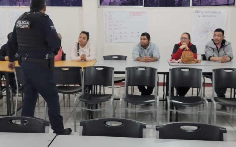 Imparten plática preventiva a padres de familia sobre omisión de cuidados en secundaria de Ciudad Juárez – Martillo Rojo Noticias