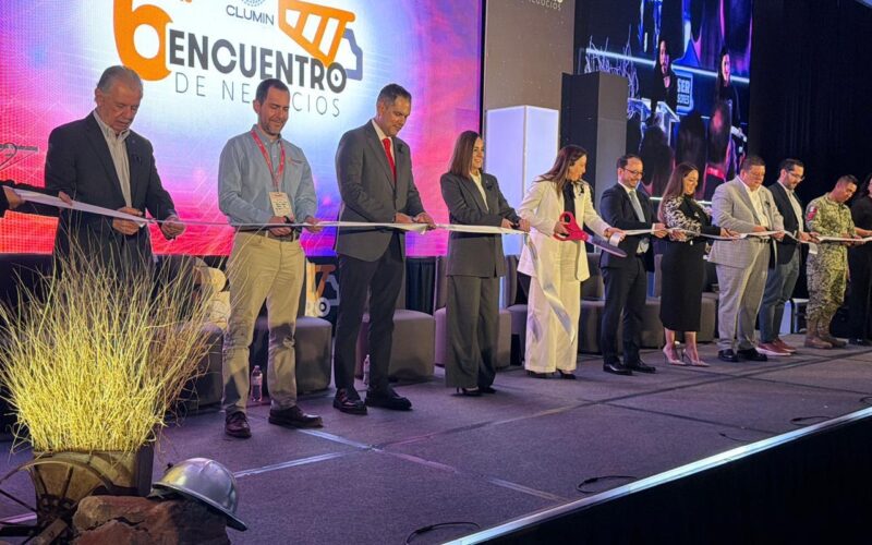 Gilberto Loya respalda al sector minero en el 6º Encuentro de Negocios del Clúster Minero – Martillo Rojo Noticias
