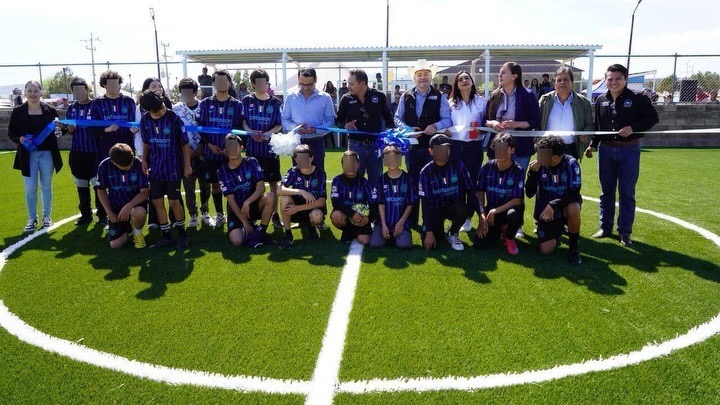 Mario Vázquez inaugura cancha rehabilitada con pasto sintético en Bachíniva – Martillo Rojo Noticias
